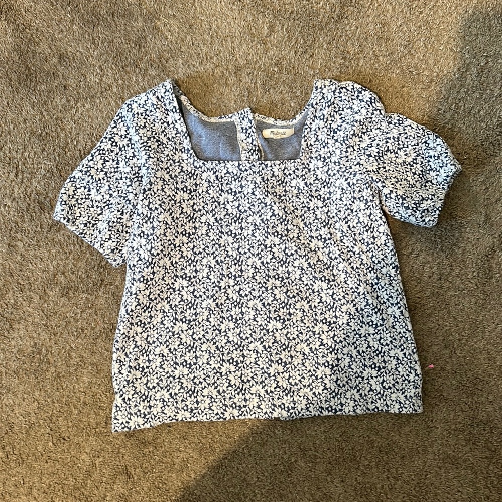 Madewell Navy and White Floral Short Sleeve Top